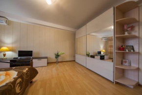 Apartment on Rozhdestvenskaya Naberezhnaya Street